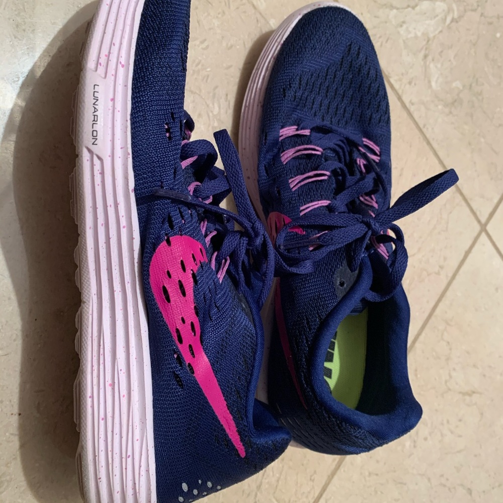 Nike Women’s Lunarlon sneakers